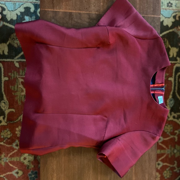 Contemporary structure contrast zipper top - Picture 3 of 5